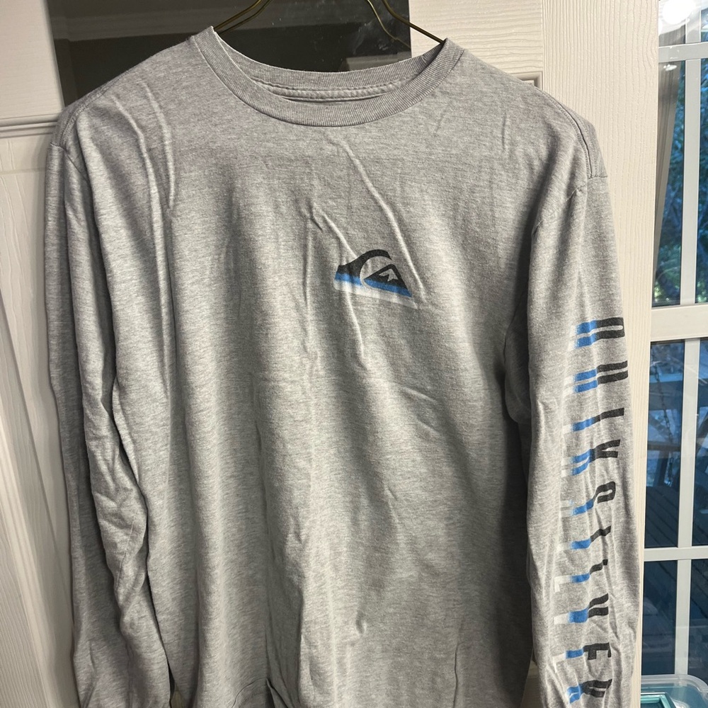 Men’s quicksilver long sleeved t-shirt.